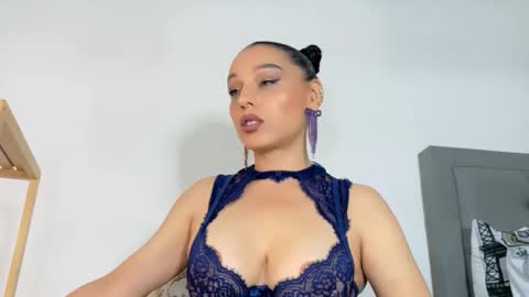 laura online show from 06-08-26, 03:07