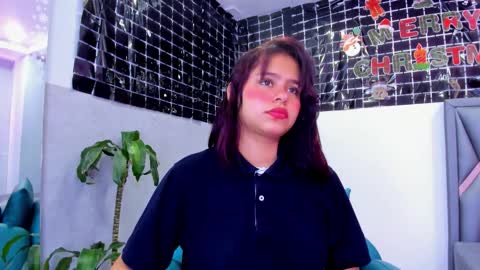 Snapshot of sofia_villareal chatting on 12-15-25, 12:53 Sofa online show from 12-15-25, 12:53