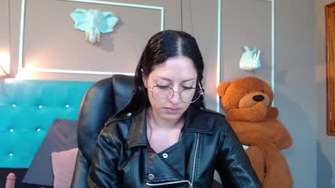 Sofa online show from 10-04-25, 11:08