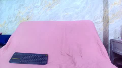 sofiaa_little online show from 11-19-25, 07:47