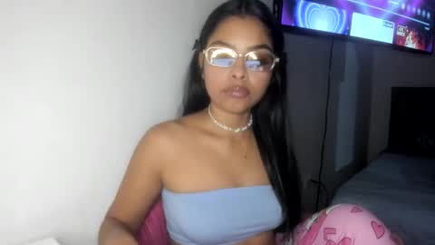 Danna Sofia online show from 10-25-25, 04:20