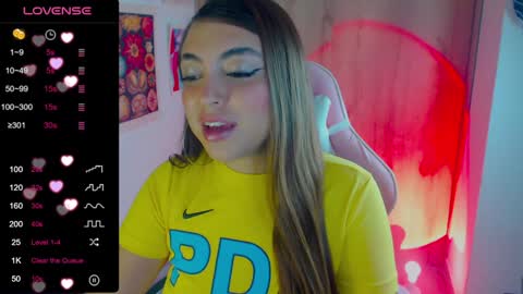 Snapshot of sofiacarti_ chatting on 02-06-25, 12:22       online show from 02-06-25, 12:22