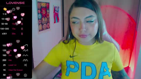 Snapshot of sofiacarti_ chatting on 02-06-25, 04:53       online show from 02-06-25, 04:53