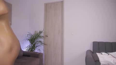 Sofia  online show from 11-24-25, 11:21