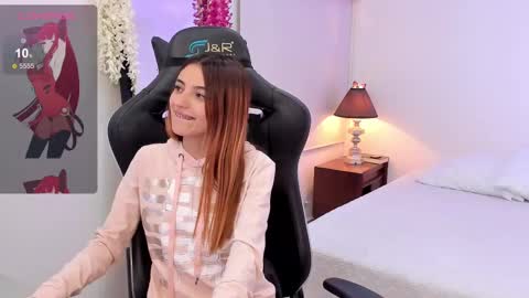 Snapshot of sofiarouge_ chatting on 03-06-25, 08:16 Sofia  Help me reach 5K followers  online show from 03-06-25, 08:16