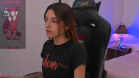 Snapshot of sofiarouge_ chatting on 03-07-25, 08:00 Sofia  Help me reach 5K followers  online show from 03-07-25, 08:00