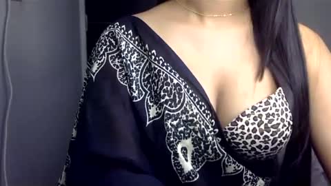 Snapshot of sofie_diva chatting on 01-20-25, 05:48 divya online show from 01-20-25, 05:48