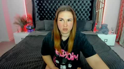 Snapshot of sofii_darling chatting on 05-01-26, 04:55 sofii_darling online show from 05-01-26, 04:55