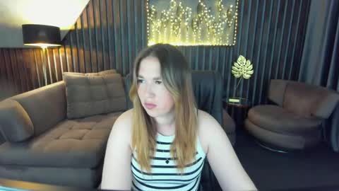Snapshot of sofii_darling chatting on 05-10-26, 04:23 sofii_darling online show from 05-10-26, 04:23