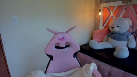 Snapshot of sofii_miller_ chatting on 12-21-24, 07:06 online show from 12-21-24, 07:06