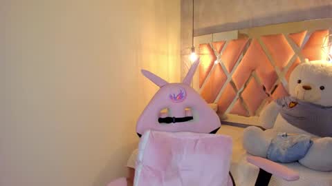 Snapshot of sofii_miller_ chatting on 01-11-25, 12:22 online show from 01-11-25, 12:22