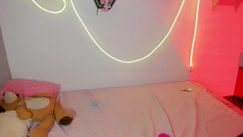 Snapshot of sofii_miller_ chatting on 12-13-25, 09:31 online show from 12-13-25, 09:31