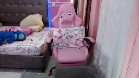 sofia Dreams online show from 01-23-25, 02:23