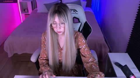 Sofia online show from 10-15-25, 04:12