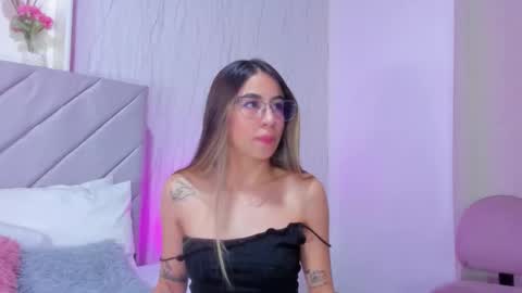 Snapshot of sofimalkova chatting on 11-12-25, 11:10 Sofi Malkova online show from 11-12-25, 11:10