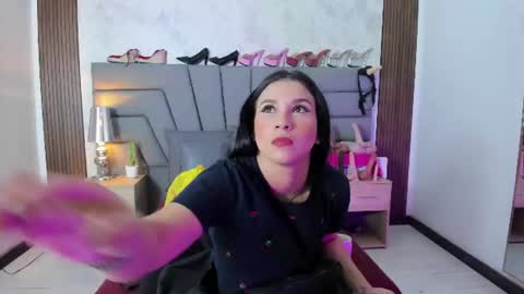Snapshot of sofiperez_ chatting on 06-11-26, 11:19 online show from 06-11-26, 11:19