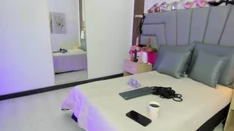 Snapshot of sofiperez_ chatting on 06-12-26, 11:09 online show from 06-12-26, 11:09