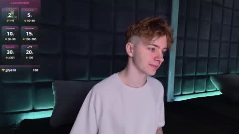 Snapshot of softcrave chatting on 12-05-25, 08:38 PAUL online show from 12-05-25, 08:38