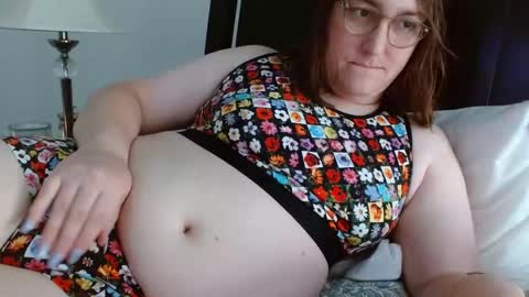 Snapshot of softenbyyy chatting on 09-20-25, 10:00 chubby enby sissy online show from 09-20-25, 10:00