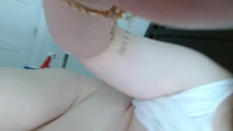 Snapshot of softenbyyy chatting on 09-25-25, 09:29 chubby enby sissy online show from 09-25-25, 09:29