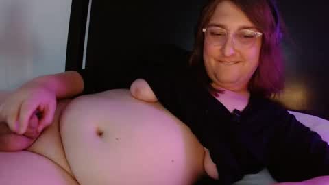 Snapshot of softenbyyy chatting on 11-10-25, 03:49 chubby enby sissy online show from 11-10-25, 03:49