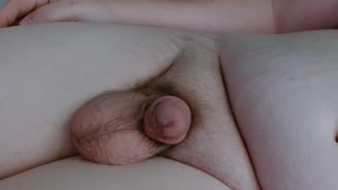 Snapshot of softenbyyy chatting on 12-13-25, 09:20 chubby enby sissy online show from 12-13-25, 09:20