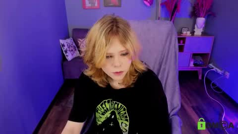 Snapshot of softflame chatting on 11-24-25, 10:26 softflame online show from 11-24-25, 10:26