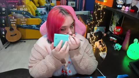 Sofie online show from 01-30-25, 05:09