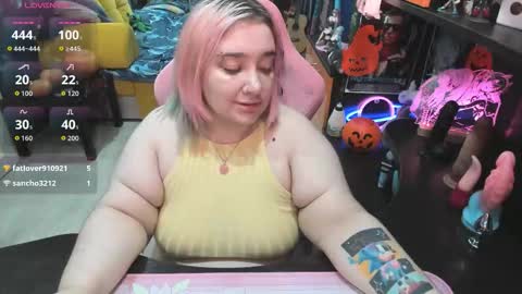 Sofie online show from 10-25-25, 02:41