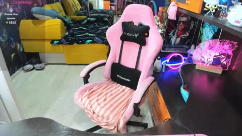 Sofie online show from 12-16-25, 01:32