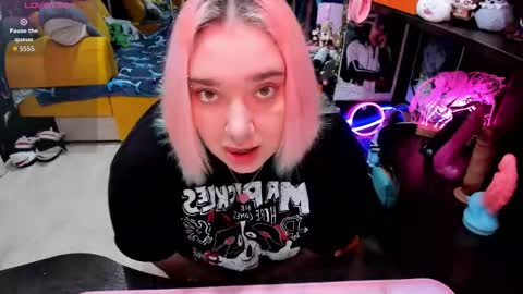 Sofie online show from 02-26-26, 03:49