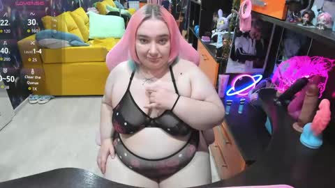 Snapshot of softie_sofy chatting on 05-13-26, 03:48 Sofie online show from 05-13-26, 03:48
