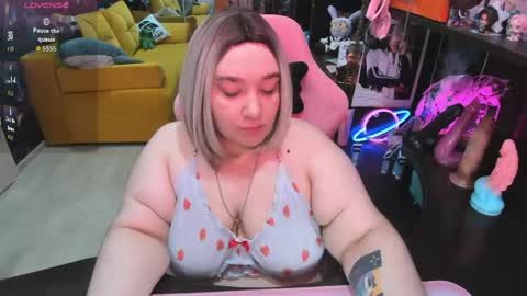 Snapshot of softie_sofy chatting on 06-10-26, 02:45 Sofie online show from 06-10-26, 02:45