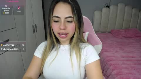Snapshot of softkiss_x chatting on 04-28-26, 01:04 Fran online show from 04-28-26, 01:04
