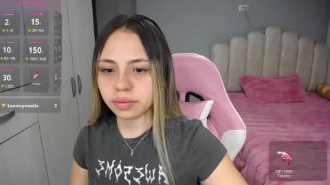 Snapshot of softkiss_x chatting on 05-05-26, 12:07 Fran online show from 05-05-26, 12:07