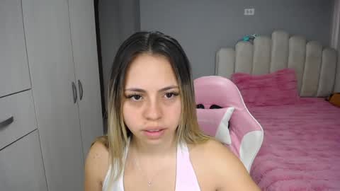 Snapshot of softkiss_x chatting on 05-07-26, 02:00 Fran online show from 05-07-26, 02:00