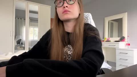 Snapshot of softlygirl chatting on 03-23-26, 01:48 softlygirl online show from 03-23-26, 01:48