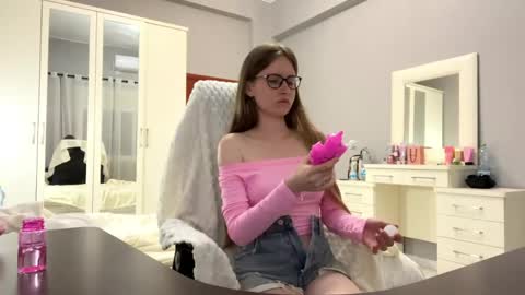 Snapshot of softlygirl chatting on 05-18-26, 07:31 softlygirl online show from 05-18-26, 07:31