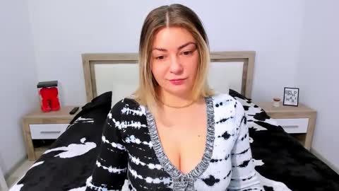 Snapshot of softpleasurex1 chatting on 12-16-24, 07:37 Softpleasurex online show from 12-16-24, 07:37