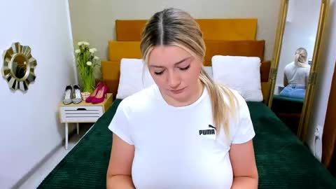 Snapshot of softpleasurex1 chatting on 02-15-25, 07:16 Softpleasurex online show from 02-15-25, 07:16