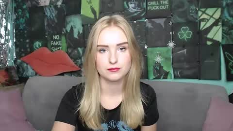 Snapshot of sofysoft chatting on 09-11-25, 04:45 sofysoft online show from 09-11-25, 04:45