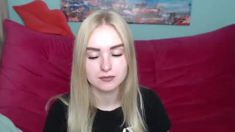 Snapshot of sofysoft chatting on 10-23-25, 04:56 sofysoft online show from 10-23-25, 04:56