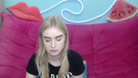 Snapshot of sofysoft chatting on 11-10-25, 06:12 sofysoft online show from 11-10-25, 06:12