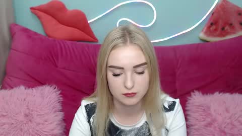 Snapshot of sofysoft chatting on 11-18-25, 05:34 sofysoft online show from 11-18-25, 05:34