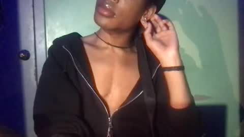 Snapshot of solaceeve chatting on 02-17-25, 12:32 SolaceEve online show from 02-17-25, 12:32