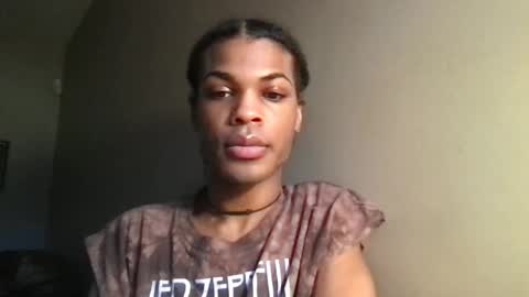 Snapshot of solaceeve chatting on 10-23-25, 07:01 SolaceEve online show from 10-23-25, 07:01