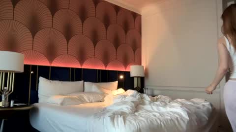 Bella online show from 04-28-26, 08:41