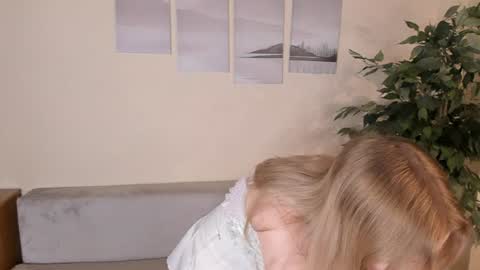 Nana online show from 07-12-26, 10:45
