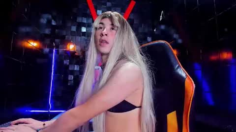 Sol Hiltton online show from 04-25-26, 08:06