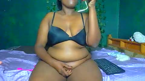 Snapshot of sollybunny chatting on 05-19-26, 03:24 Solly bunny online show from 05-19-26, 03:24